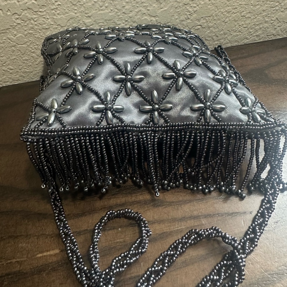 Beaded Vintage Grey Floral Quilted Crossbody Bag - Picture 3 of 6